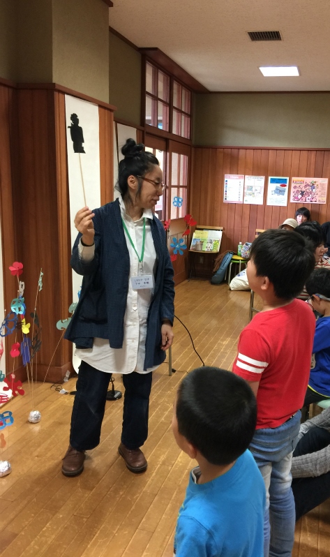 20170416子ども美術館での紋切りワークショップ