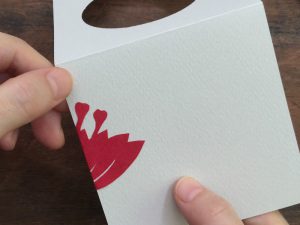 『紋切り型　のぞき紋』でつくる 丸窓カード